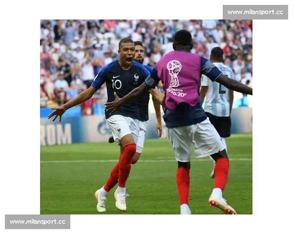 梅开二度！姆巴佩闪耀法兰西，里尔锋线或迎新巨星！